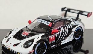 1:64 保时捷 911 GT3 R 万圣节限定涂装