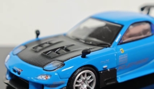 1:64 马自达 RX-7 FD3S