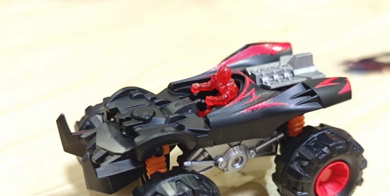 1:64 奥特曼小车乱入之贝利亚小车