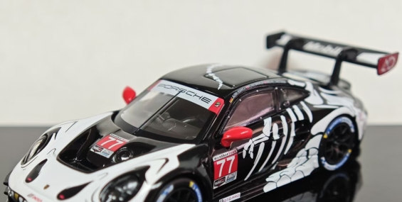 1:64 保时捷 911 GT3 R 万圣节限定涂装