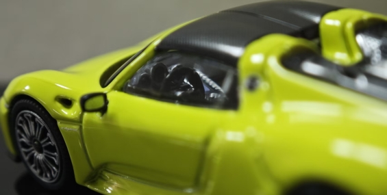 1:64 保时捷 918 Spyder，青哔哔噶蛙王