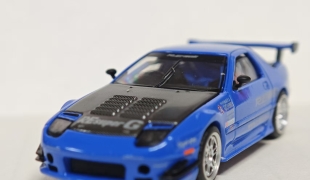 1:64 马自达 RX-7 FC3S